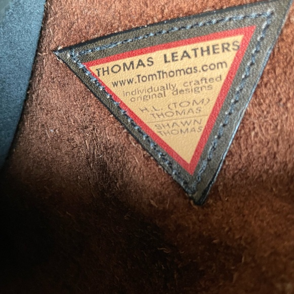 Thomas Leathers Dual-Sided Crossbody Bag - Picture 10 of 12